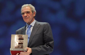 ep cesar alierta durante la recepcion del premio a la excelencia empresarial en aragon en el ano