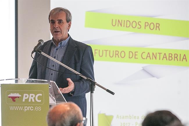 De la Sierra durante una asamblea del PRC en Puente Viesgo | PRC ep desierra duranteasambleaprcpuente viesgo