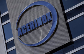 ep detalle del logo de acerinox en el edificio de su sede en madrid espana
