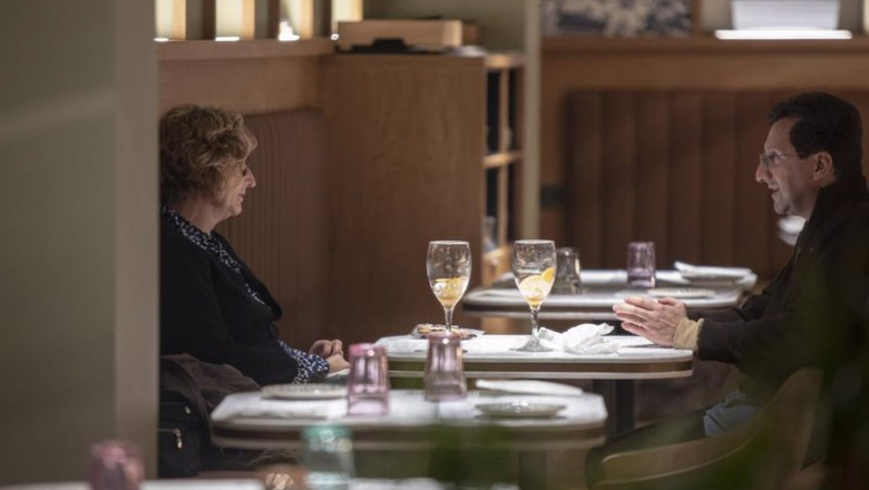 Dos personas cenan en un restaurante. | María José López - Europa Press ep dos personas cenan en un restaurante