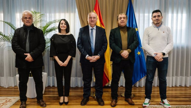 ep el ministro de industria jordi hereu se reune con representantes de ugt fica