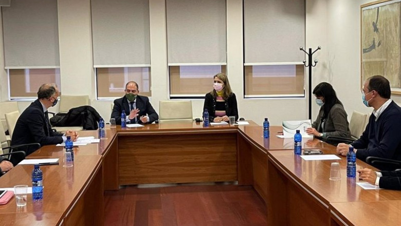 El presidente de ATA, Lorenzo Amor, (segundo por la izquierda) y la presidenta de CEOE Valladolid, Ángela de Miguel, (junto a él) en la reunión mantenida en Valladolid. | CEOE VALLADOLID ep el presidente de ata lorenzo amor segundo por la izquierda y la presidenta de ceoe valladolid