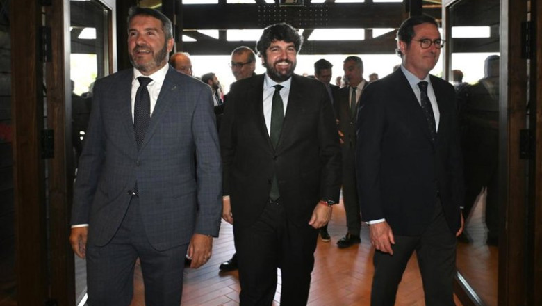 ep el presidente del gobierno regional fernando lopez miras el presidente de ceoe antonio garamendi
