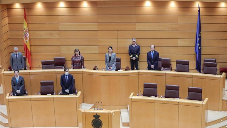 El secretario segundo del Senado, Rafael Hernando (3i, con mascarilla); el vicepresidente del Senado, Pío García Escudero (1d); la vicepresidenta primera del Senado, Cristina Narbona (4i); y la presidenta de la Cámara Alta, Pilar Llop (5i), durante el pri | Jesús Hellín - Europa Press ep el secretario segundo del senado rafael hernando 3i con mascarilla el vicepresidente del senado