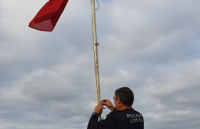 ep izado bandera roja en almunecar