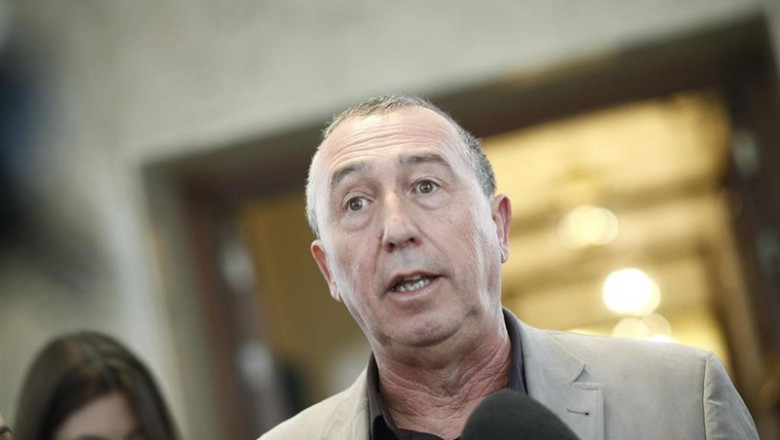 Joan Baldoví, portavoz de Compromís en el Congreso, hace declaraciones a los medios | EDUARDO PARRA - EUROPA PRESS - Archivo ep joan baldovi portavoz de compromis en el congreso hace declaraciones a los medios