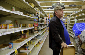 ep march 13 2020 - bloomington indiana united states workers at a kroger in bloomington indiana ep march 13 2020 - bloomington indiana united states workers at a kroger in bloomington indiana