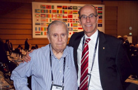 ep roberto outeirino izq y el vicepresidente primero de la fisu leonz eder