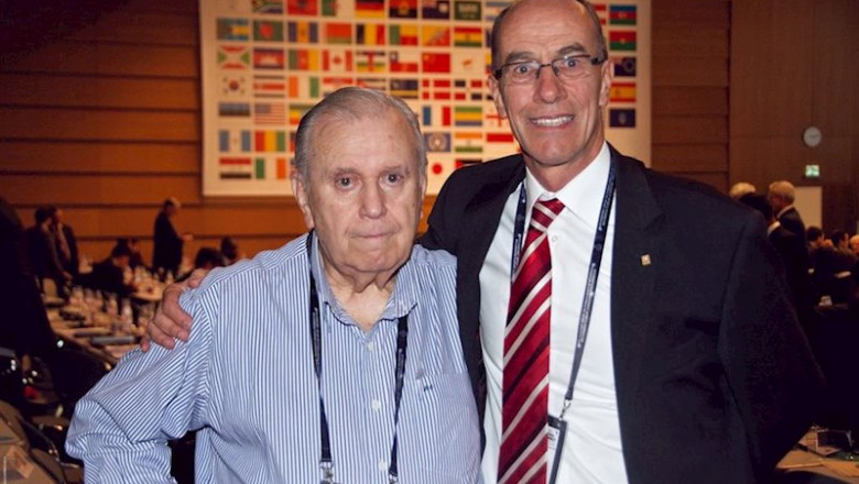 ep roberto outeirino izq y el vicepresidente primero de la fisu leonz eder ep roberto outeirino izq y el vicepresidente primero de la fisu leonz eder