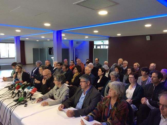 Rueda de prensa del 'grupo de Luhuso' en Baiona | BAKE BIDEA ep ruedaprensa del grupoluhuso en baiona