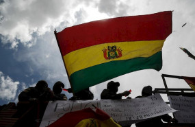 ep un grupo de agentes de la policia durante las protestas de noviembre de 2019 despues de que se