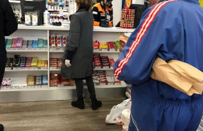 ep venta en supermercado de una gasolinera en santiago de compostela uso de guantes obligatorio los