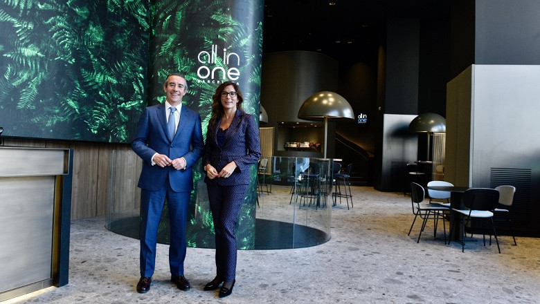Juan Antonio Alcaraz, director general de CaixaBank, y María Alsina, directora territorial de CaixaBank en Barcelona | CaixaBank caixabank all in one barcelona