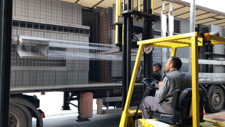 carga material camion para transporte 20240305131754 