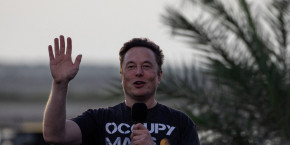 elon musk a la base de spacex a brownsville au texas 