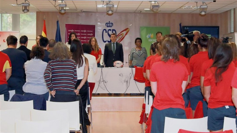 ep acto de despedida a las leonas de rugby antes de iniciar su primera gira intercontinental a