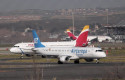 ep archivo   un avion de iberia y otro de air europa en las pistas del aeropuerto de madrid barajas