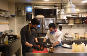 ep archivo un camarero y un cocinero elaboran un plato en la cocina del restaurante marta carino ep archivo un camarero y un cocinero elaboran un plato en la cocina del restaurante marta carino