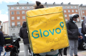 ep archivo   un repartidor de glovo participa en una manifestacion en moncloa a 11 de mayo de 2021