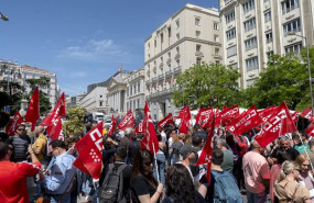 ep archivo   varias personas con pancartas y banderas durante una concentracion organizada por ccoo