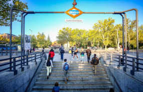 ep archivo   varios jovenes salen del metro de ciudad universitaria en madrid espana