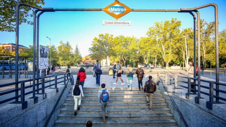 Archivo - Varios jóvenes salen del Metro de Ciudad Universitaria, en Madrid (España). | Ricardo Rubio - Europa Press - Archivo ep archivo varios jovenes salen del metro de ciudad universitaria en madrid espana