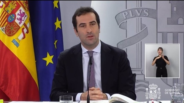 ep carlos cuerpo ministro de economia y comercio durante la rueda de prensa posterior al consejo de