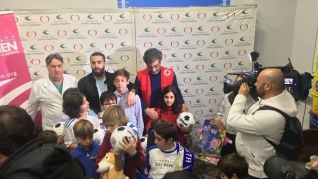 ep dani carvajal reparte regalosclinicas menorca