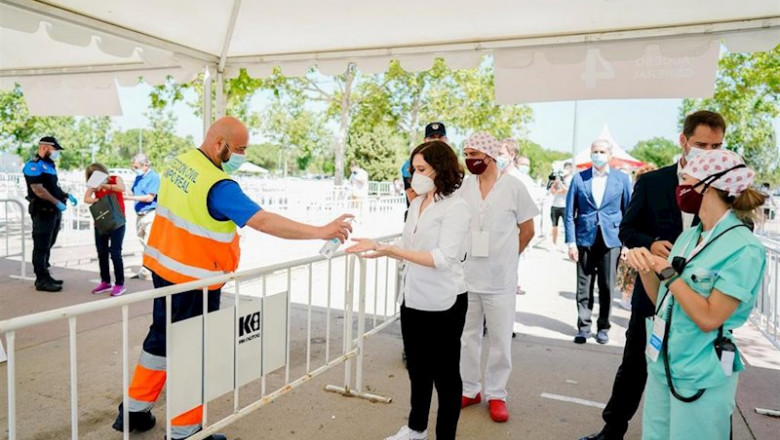 Díaz Ayuso visita las carpas de Torrejón donde se están realizando los test masivos a vecinos | COMUNIDAD DE MADRID ep diaz ayuso visita las carpas de torrejon donde se estan realizando los test masivos a vecinos
