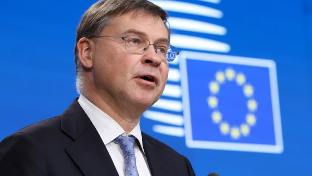 ep el comisario economico valdis dombrovskis