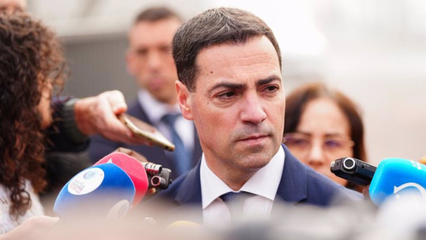 ep el lehendakari responde a las preguntas de la prensa durante su visita al pac de san martin