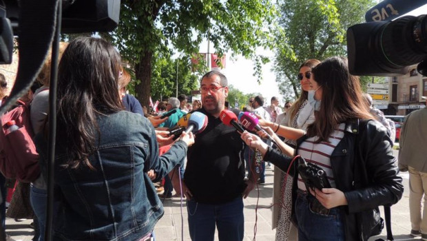 ep el lider regional de iu juan ramon crespo atiende a los medios antes de la manifestacion del 1 de