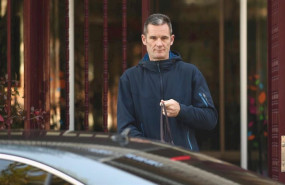 ep el marido de la infanta cristina inaki urdangarin sale de hogar don orione donde hace