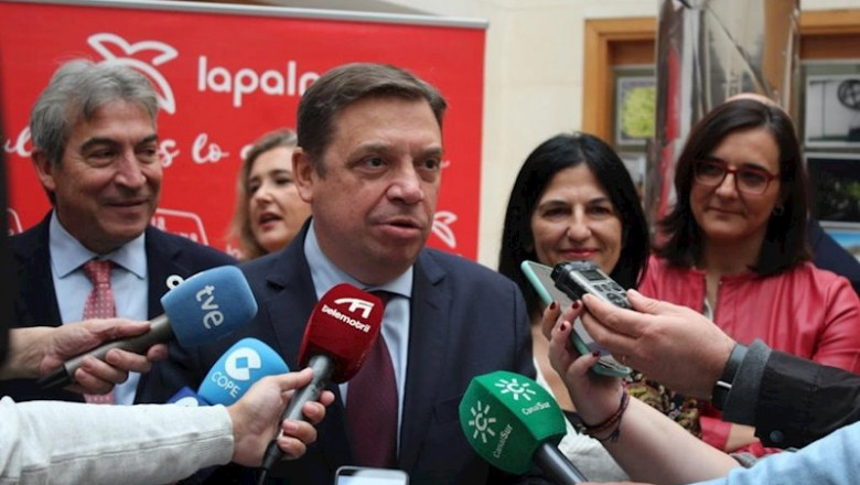 ep el ministro de agricultura en funciones luis planas atiende a los medios en la cooperativa la