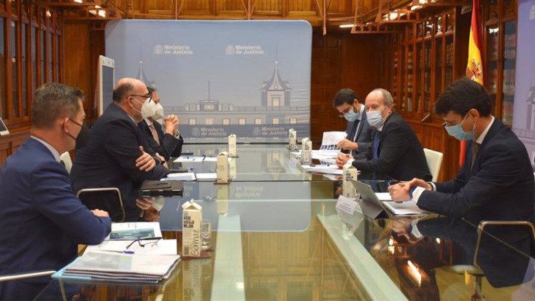 ep el ministro de justicia juan carlos campo se reune con el presidente ejecutivo de telefonica
