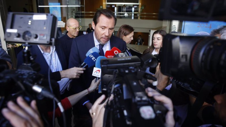 El ministro Óscar Puente, atiende a los medios durante la apertura del Día Marítimo Mundial | Kike Rincón - Europa Press ep el ministro oscar puente atiende a los medios durante la apertura del dia maritimo mundial