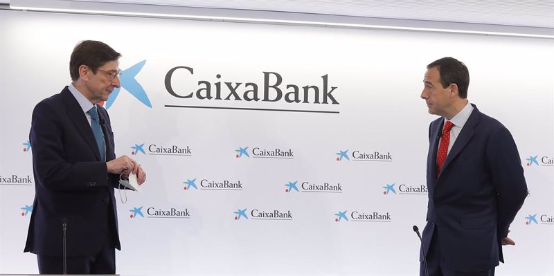 El presidente de CaixaBank, José Ignacio Goirigolzarri (i), y el consejero delegado de la entidad, Gonzalo Gortázar | Rober Solsona - Europa Press ep el presidente de caixabank jose ignacio goirigolzarri i y el consejero delegado de la entidad 20210326104204