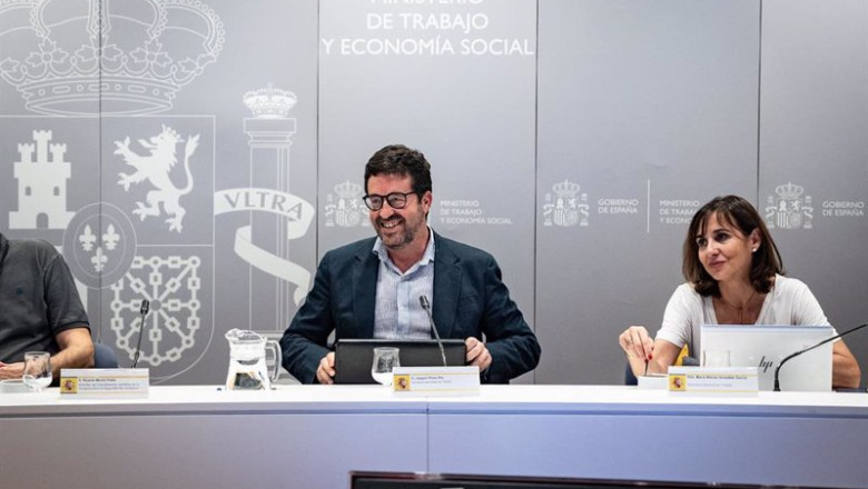 ep el secretario de estado de trabajo joaquin perez rey durante la mesa de negociacion para la ep el secretario de estado de trabajo joaquin perez rey durante la mesa de negociacion para la