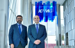 ep el socio responsable del area laboral de kpmg abogados javier hervas d posa junto al nuevo
