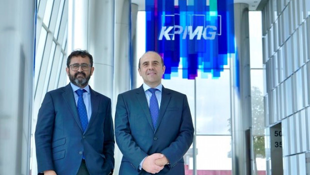 ep el socio responsable del area laboral de kpmg abogados javier hervas d posa junto al nuevo