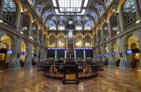 ep interior del palacio de la bolsa a 26 de noviembre de 2021 en madrid espana el ibex 35 se ha