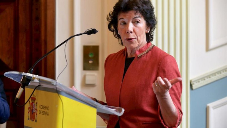 La ministra de Educación y portavoz del Gobierno, Isabel Celaá, en un acto en el Palacio Chávarri de Bilbao | H.BILBAO-EUROPA PRESS - Archivo ep la ministra de educacion y portavoz del gobierno isabel celaa en un acto en el palacio chavarri