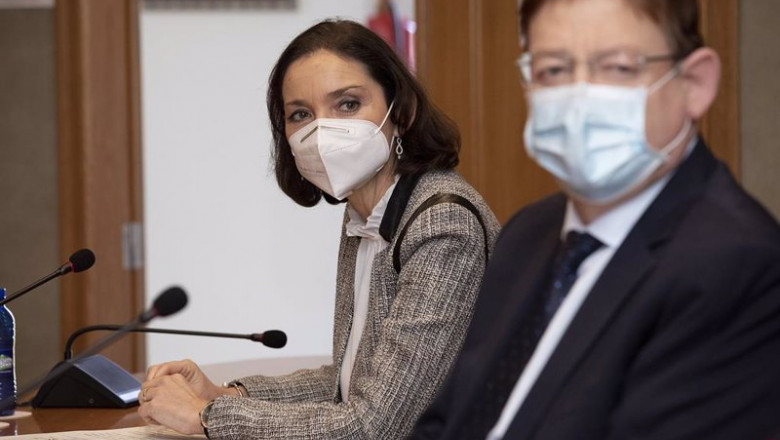 ep la ministra de industria comercio y turismo reyes maroto junto al presidente de la generalitat