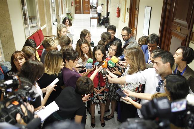Margarita Robles atiende a los medios en el Congreso | EUROPA PRESS ep margarita robles atiendelos medioscongreso