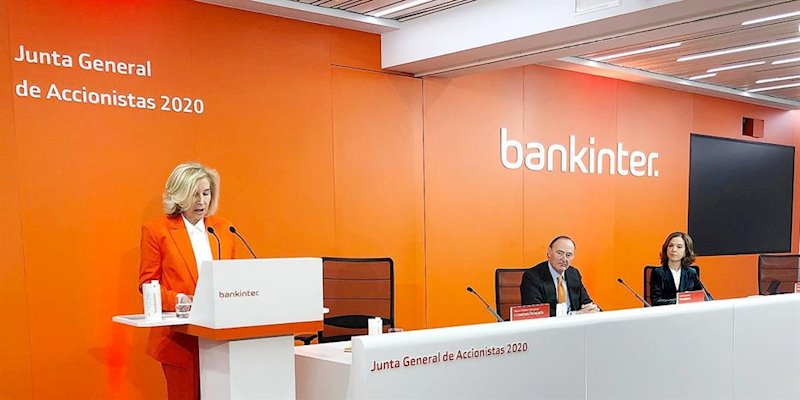 María Dolores Dancausa, consejera delegada de Bankinter, y Pedro Guerrero, presidente de Bankinter, en la junta de accionistas de 2020. | BANKINTER ep maria dolores dancausa consejera delegada de bankinter y pedro guerrero presidente de bankinter