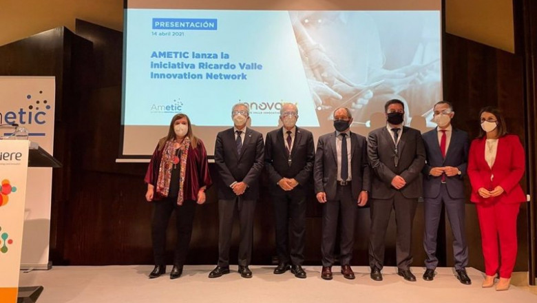 Presentación de la red de innovación nacional de Ametic en presencia de Teresa Riesgo (1 por la izquierda), secretaria general de Innovación, Francisco de la Torre, alcalde de Málaga (3i) y el presidente de AMETIC, Pedro Mier (4i), entre otros. | AMETIC ep presentacion de la red de innovacion nacional de ametic en presencia de teresa riesgo 1 por la