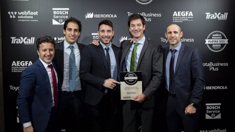 Representantes de Skoda recogiendo el premio concedido por AEGFA | WWW.JOSEALBERTOPUERTAP.COM ep representantes de skoda recogiendo el premio concedido por aegfa