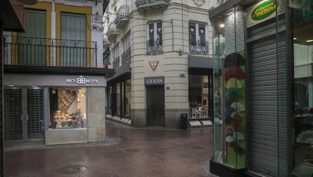 ep tiendas cerradas del centro de sevilla en el estado de alarma por coronavirus covid-19 en sevilla