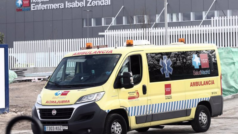 ep una ambulancia sale del hospital publico enfermera isabel zendal ep una ambulancia sale del hospital publico enfermera isabel zendal