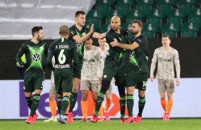ep varios jugadores del vfl wolfsburgo celebran un gol